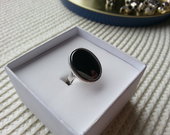 Sidabrinis žiedas su juodu akmeniu