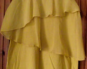 Geltona ryški suknelė
