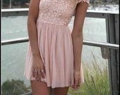 labai grazi rozine suknele