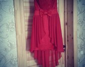 Raudona vakarine suknele