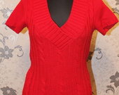 Raudonas ilgas megztinukas