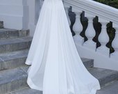 Nuostabi balta nuotakos suknele