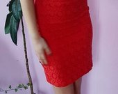 Raudona  proginė suknelė