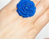Žiedas su mėlyna gėle
