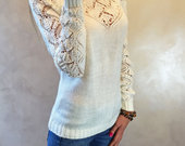 Baltas raštuotas megztinis