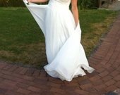 Pieno baltumo vestuvinė suknelė