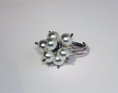 Baltų perlų žiedas