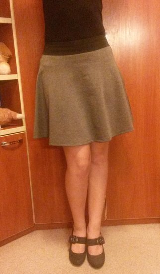 Naujas pilkas sijonas