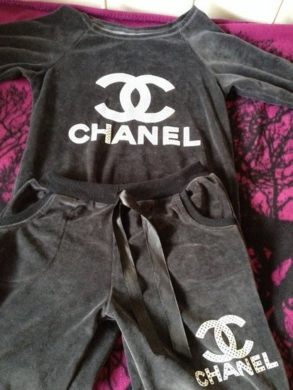 Chanel pilkas kostiumelis