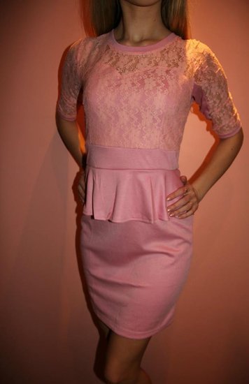 Nauja šviesiai rožinė peplum suknelė