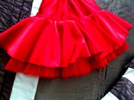 Raudona šventinė suknelė su švarkeliu