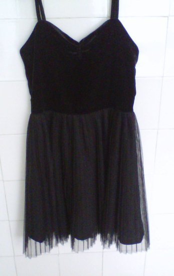 H&M juoda trumpa suknelė