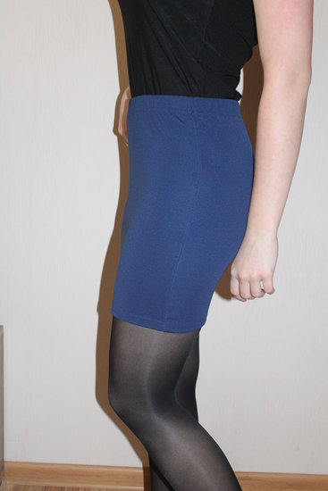 Aptemptas mėlynas sijonas