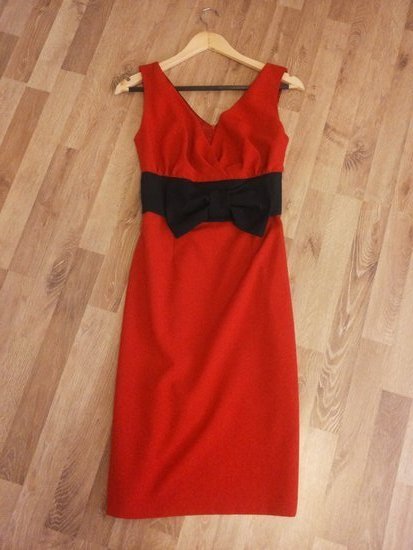Klasikine raudona suknele