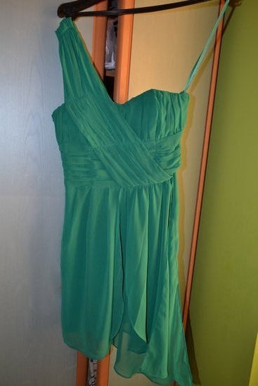 žalia proginė suknelė