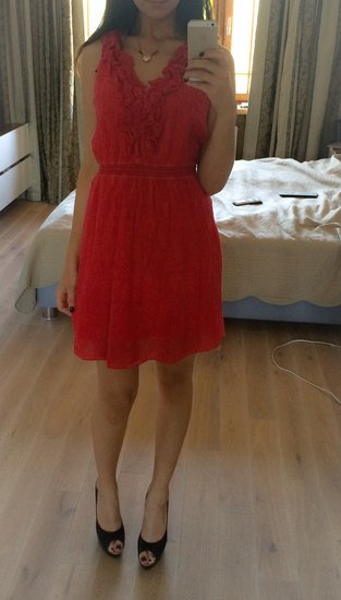 Raudona Sisley suknele