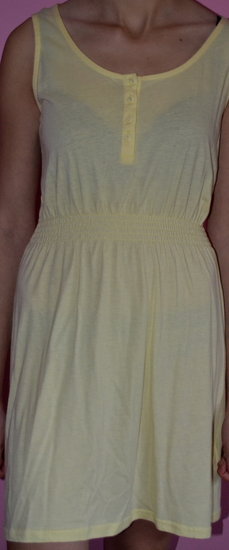 Šviesiai geltona vasariška suknelė