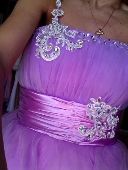 Progine suknele violetine-purpurine