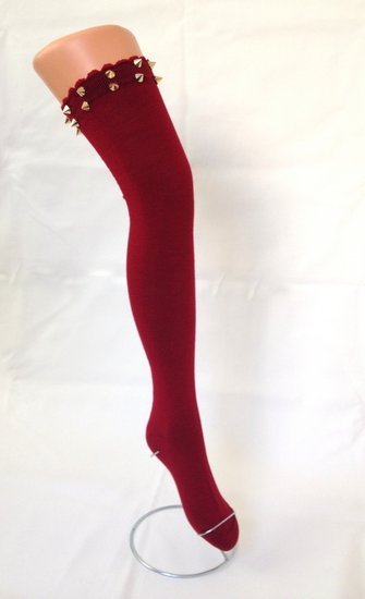 Raudonos kojinės iki kelių