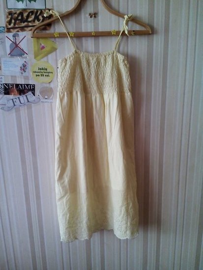 Geltona suknele!