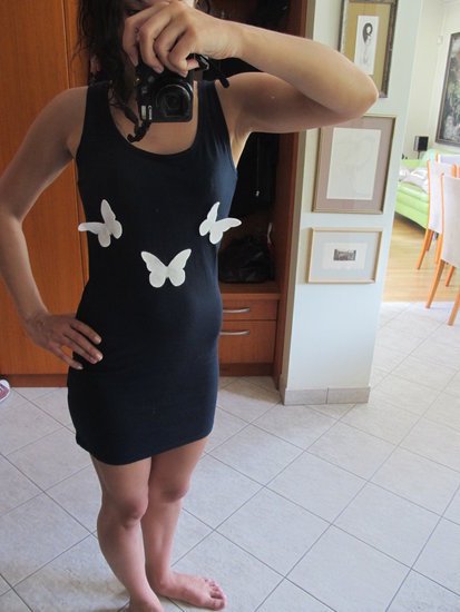 Nuostabi Vila suknelė su drugeliais