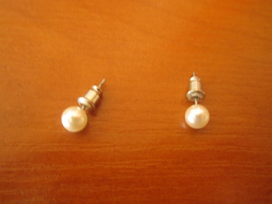 Balto perlo auskarai