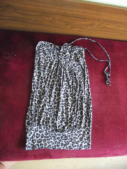 Leopardinio rašto suknelė 