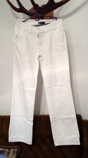 Baltos džinsinės kelnės