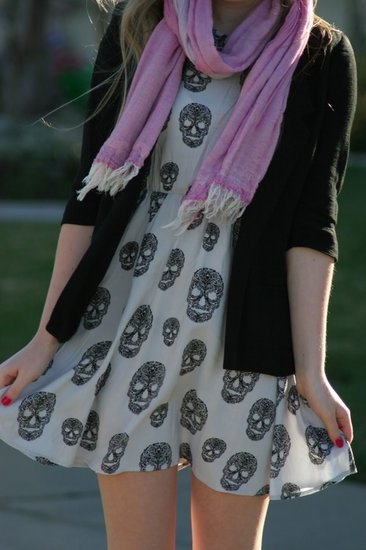 H&M suknelė su kaukolemis