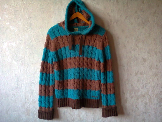 Šiltas megztinis su kapišonu