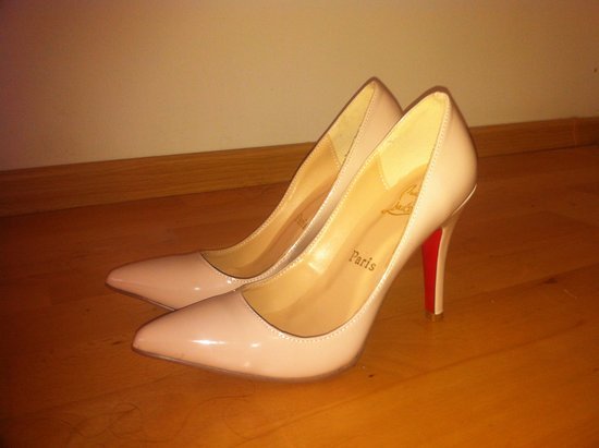 Vietoje louboutin