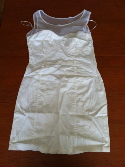 Balta trumpa vasarinė suknelė