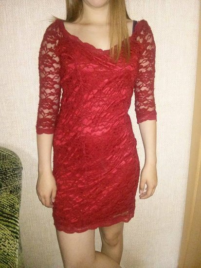 Raudona aptemta suknelė 