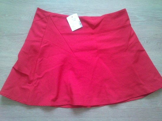 Naujas raudonas sijonas / Zara 