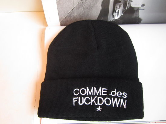 Nauja Comme des fuckdown kepurė