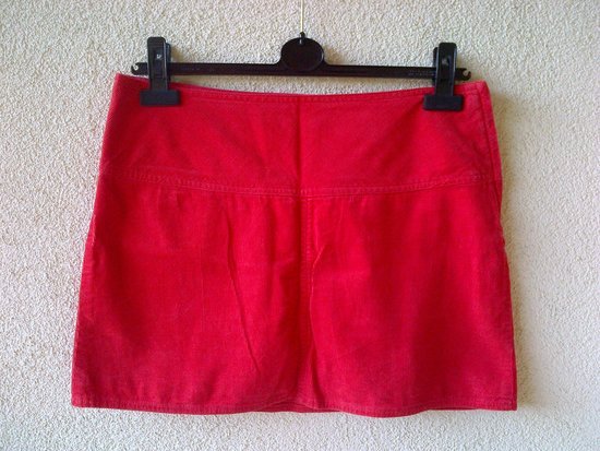 Raudonas mini H&M sijonas
