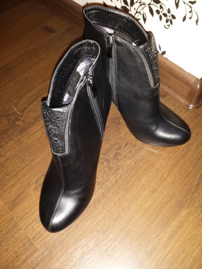 Grazus juodi madingi batai