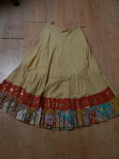 Ornamentuotas ilgas sijonas