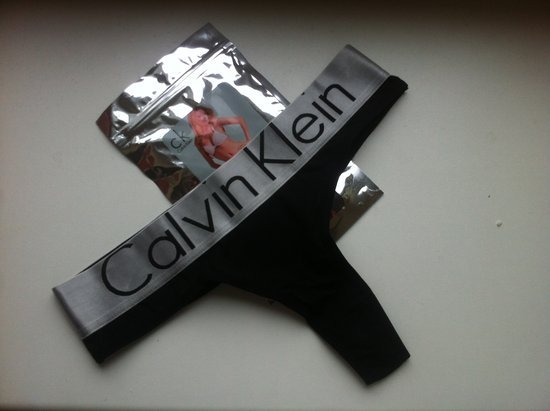 Calvin Klein stringai 