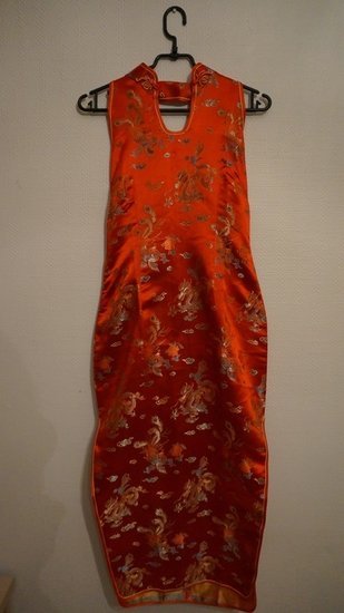 Ryški kiniška suknelė