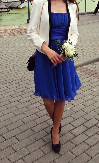 graži mėlyna suknelė