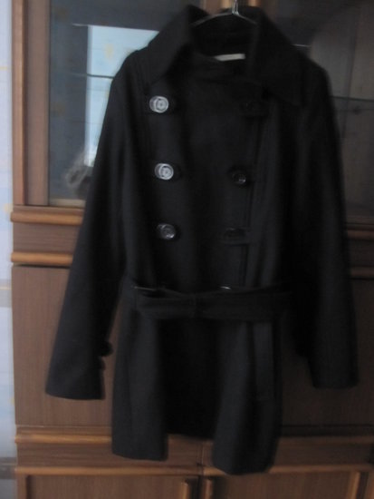 juodas grazus paltas su dirzu