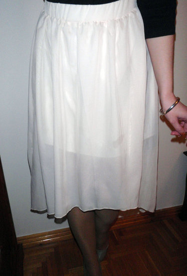 Persikinis asimetriškas sijonas
