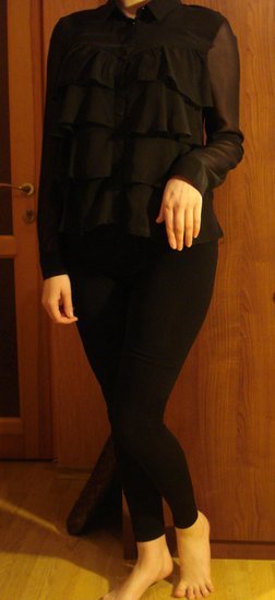 Elegantiški juodi nugaroje permatomi marškinukai
