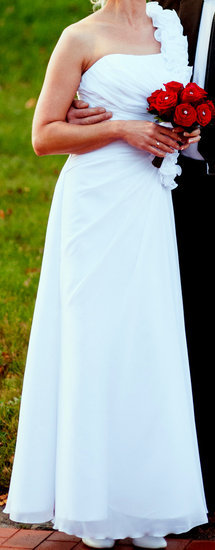 Balta, vestuvinė suknelė