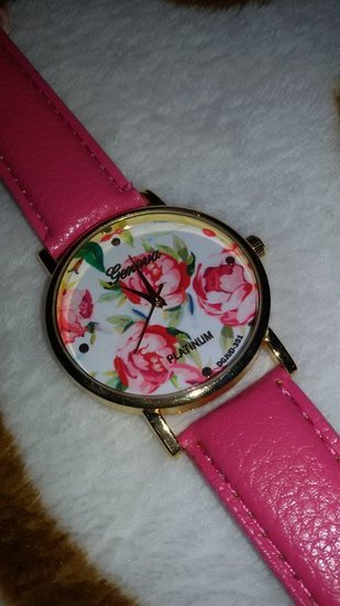 Naujas rožinis laikrodis