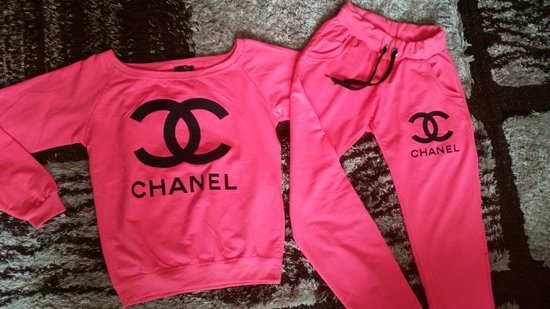 naujas Chanel laisvalaikio kostiumėlis