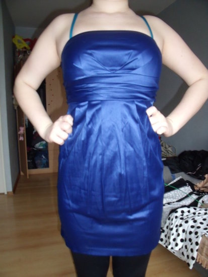 mėlyna mini suknelė