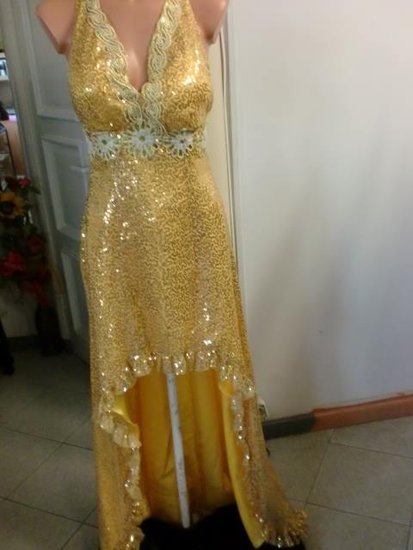 auksinė išskirtinė suknutė