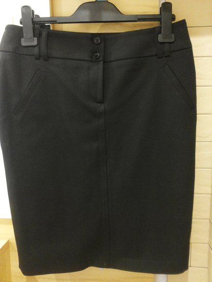 juodas piestuko formos sijonas